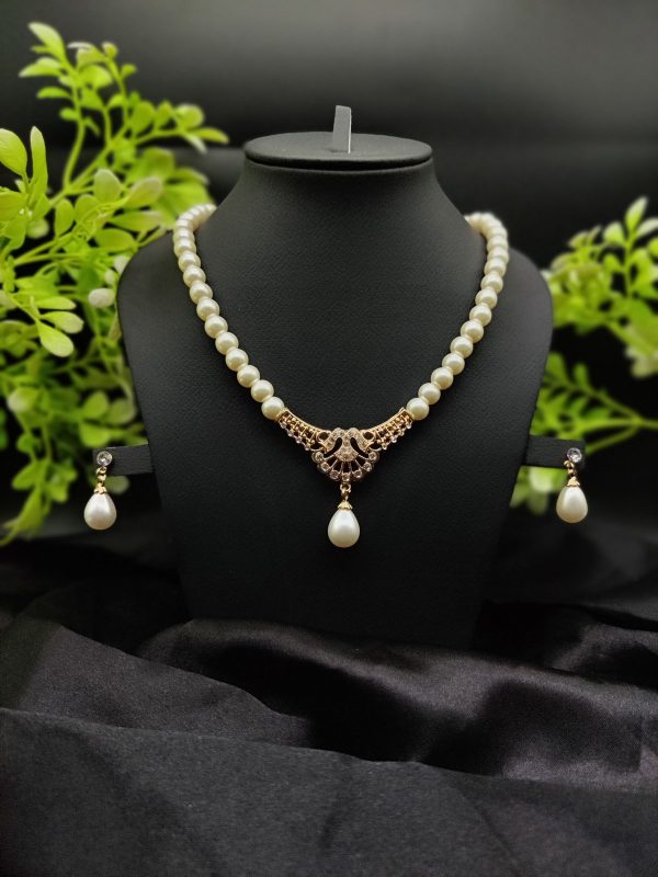 imported-regal-pearl-embrace-necklace-set-with-elegant-drop-design-e29ca8-best-